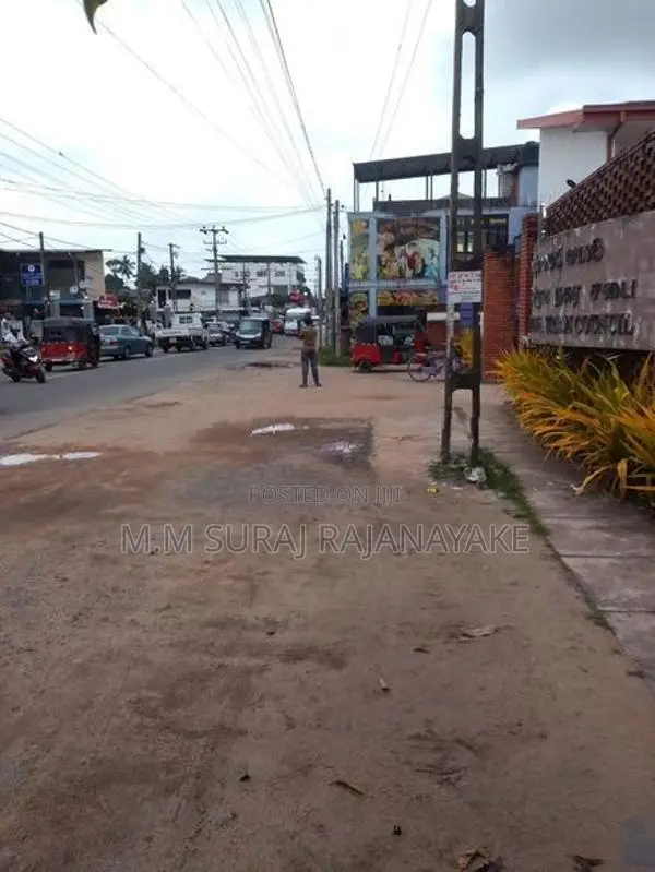 සීදුව ප්‍රදේශයෙන් වටිනා ඉඩමක් විකිණීමට ඇත.