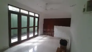 2 story house with 5 bedrooms 3 bathrooms for rent in office