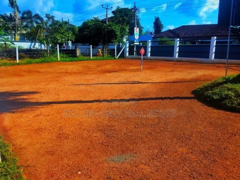 Yakkala ජාත්‍යන්තර පාසල් සීමාවෙන් හොද ඉඩම