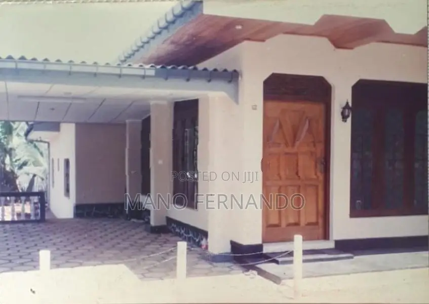 3 Bedroom,3 Bathroom House for Sale, 21 Perches in Ampitiya Kandy [4km