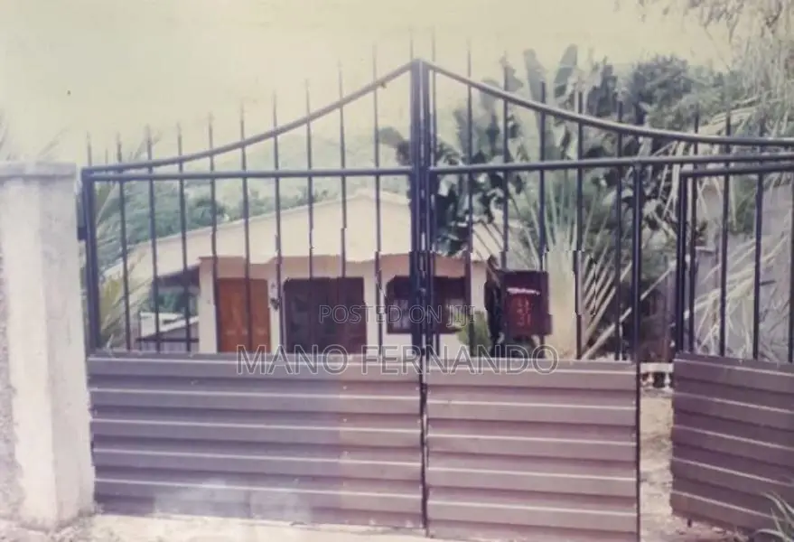 3 Bedroom,3 Bathroom House for Sale, 21 Perches in Ampitiya Kandy [4km