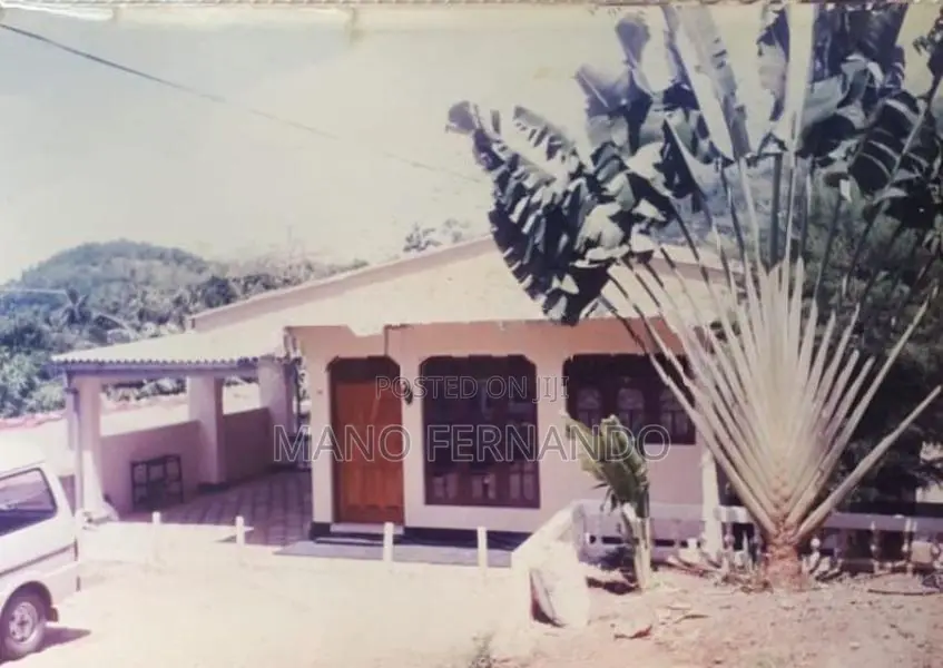 3 Bedroom,3 Bathroom House for Sale, 21 Perches in Ampitiya Kandy [4km