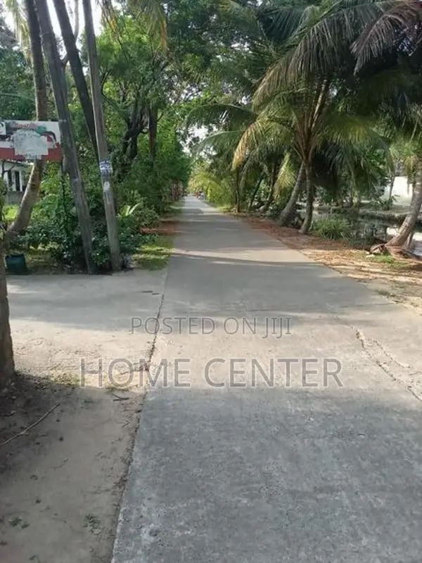 Land For Sale With old House Bopitiya Kandana