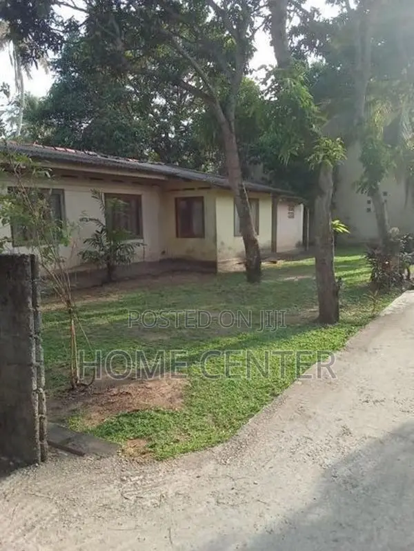 Land For Sale With old House Bopitiya Kandana
