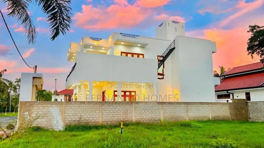 Value A Quality Good Area Luxury Upstairs 4BR House For Sale In Negomo