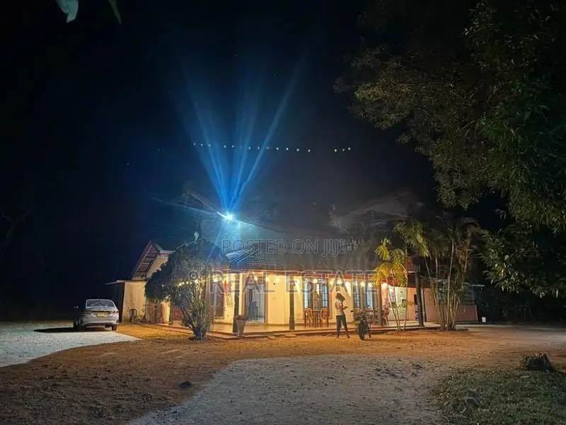 Tourist Restaurant with Bar for Sale in Monaragala (REF 45)
