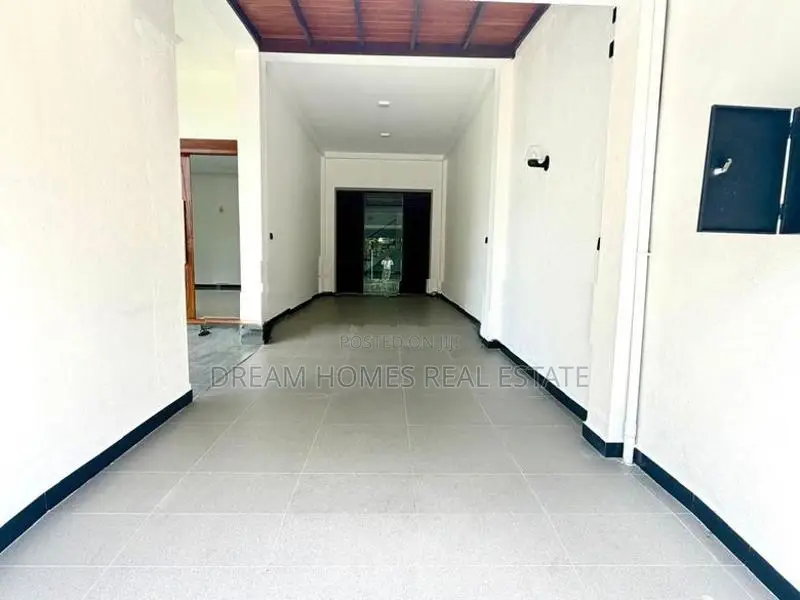 Luxury Modern 3-Storey House for Sale – Arawwala, Pannipitiya