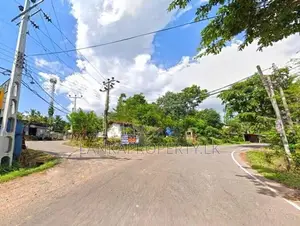 House with 35 Perches Land for Sale in Orutota, Gampaha.