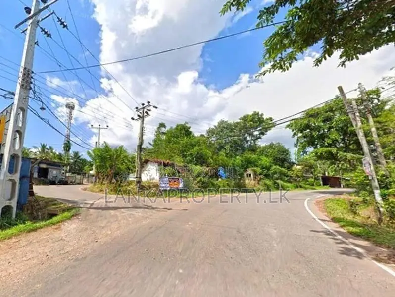 House with 35 Perches Land for Sale in Orutota, Gampaha.