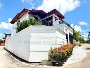 Luxury Modern 3-Storey House for Sale – Arawwala, Pannipitiya