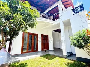 Luxury Modern 3-Storey House for Sale – Arawwala, Pannipitiya