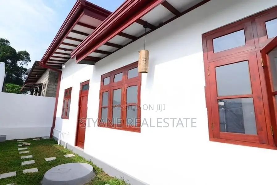 Beautiful Luxury House for Sale in Kahathuduwa, Polgasovita