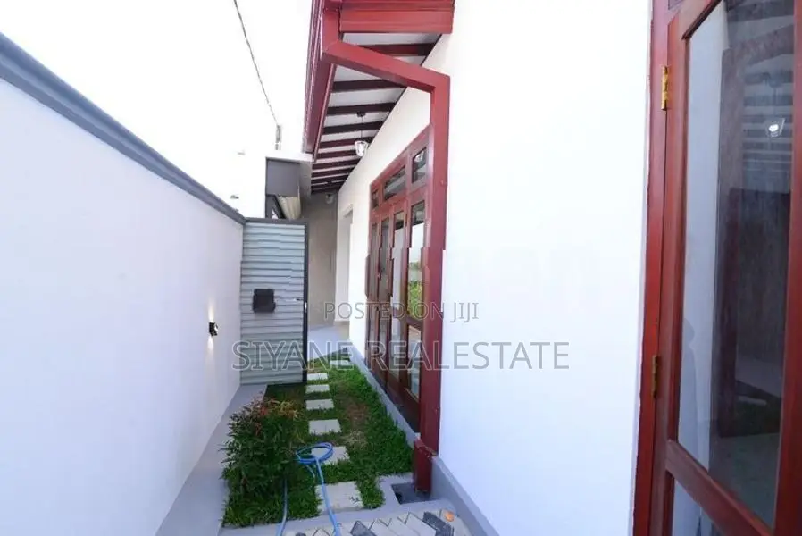 Super l Luxury Living In Kahathuduwa, Kesbewa
