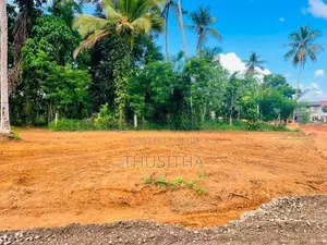 Yakkala Valuable Land for Sale