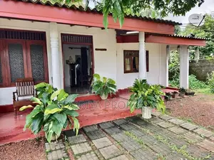 With Large Garden House for Sale in Kaduwela