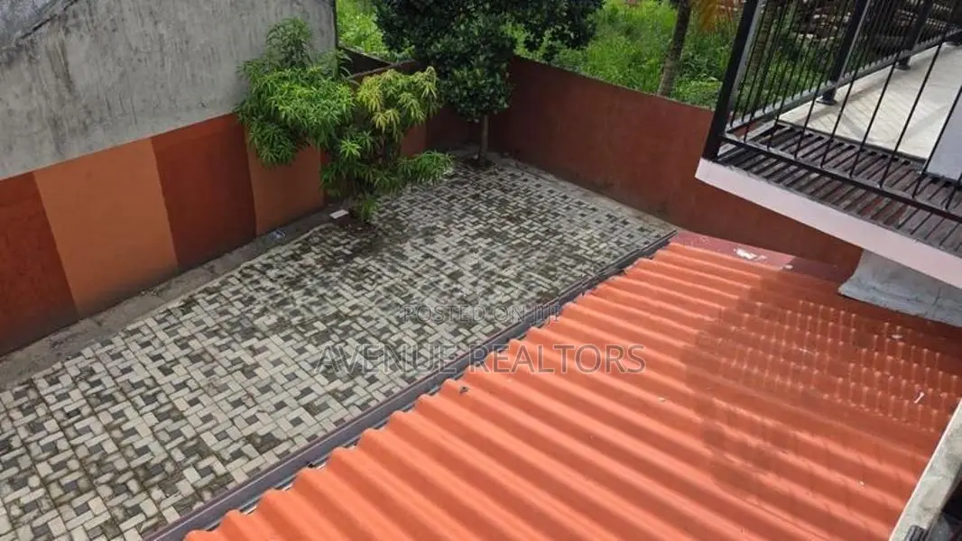 Twin House for Sale in Athurugiriya (HS4698)