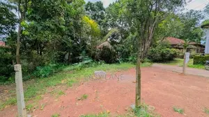 කඩවතින් අඩි 20 පාරකට මුහුනලා පර්චස් 7.3 බිම් කොටසක් KM 12628