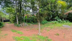 කඩවතින් අඩි 20 පාරකට මුහුනලා පර්චස් 7.3 බිම් කොටසක් KM 12628