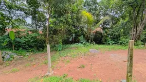 කඩවතින් අඩි 20 පාරකට මුහුනලා පර්චස් 7.3 බිම් කොටසක් KM 12628