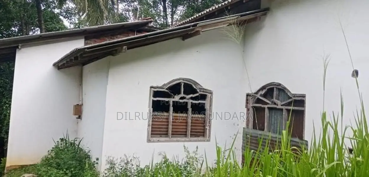අඩක් නිමකළ නිවස සහ ඉඩම බදුල්ල