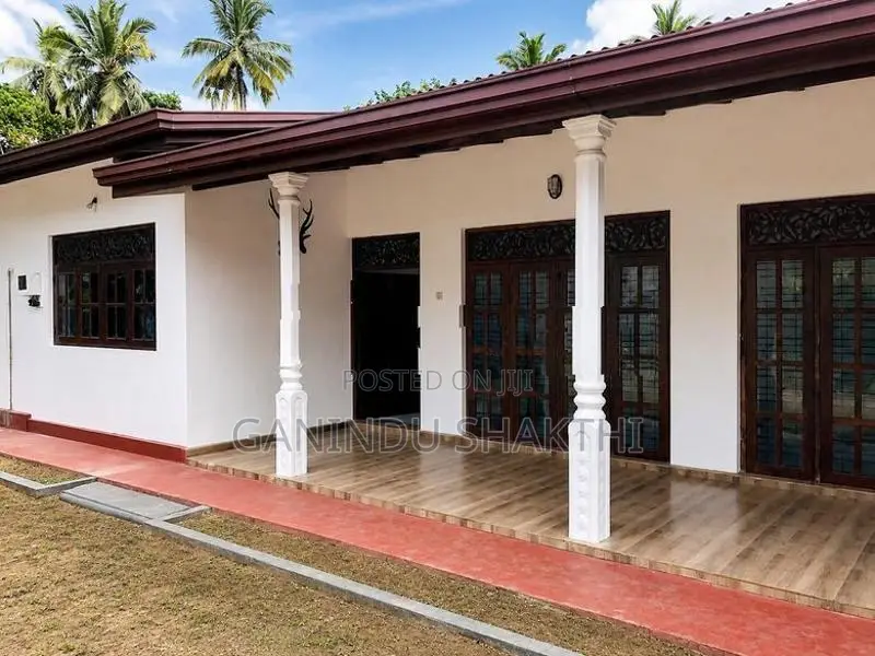 Spacious 3 Bedroom House for Rent in Athurugiriya