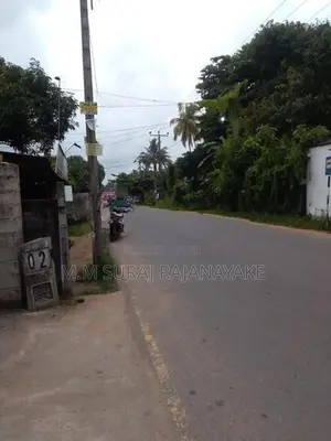 සීදූවෙන් වටිනා ඉඩමක් විකිණීමට ඇත