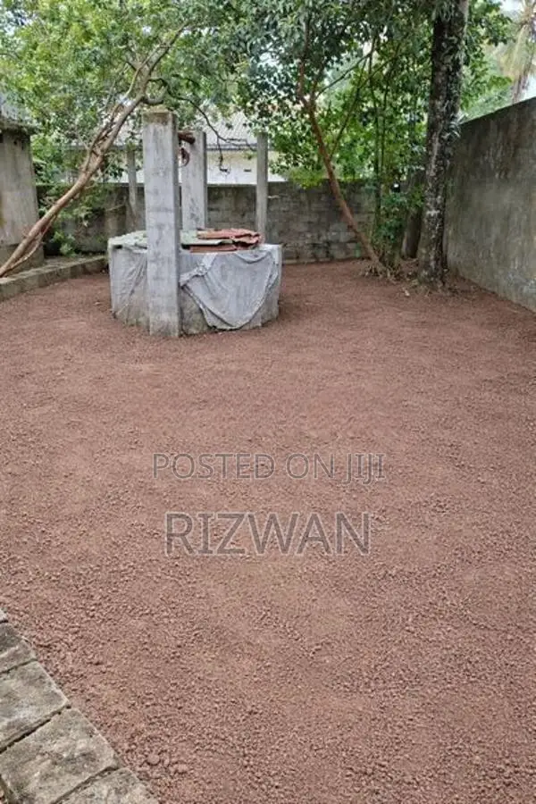 Land With a Old House Homagama