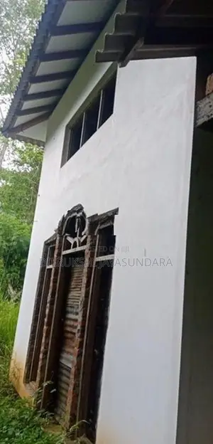 අඩක් නිමකළ නිවස සහ ඉඩම බදුල්ල
