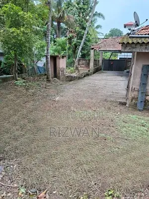 Land With a Old House Homagama