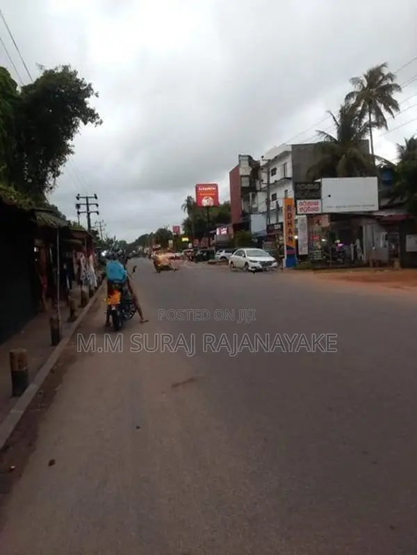 සීදූවෙන් වටිනා ඉඩමක් විකිණීමට ඇත
