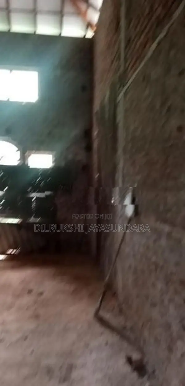 අඩක් නිමකළ නිවස සහ ඉඩම බදුල්ල