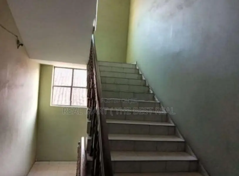 MULLERIYAWA : (4740 SQFT) 3-STOREY COMMERCIAL BUILDING FOR LEASE