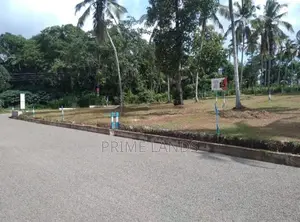 Land in Mellawagedara