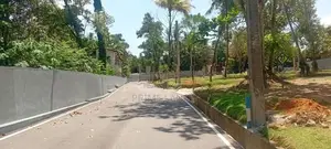 Land in Kadawatha