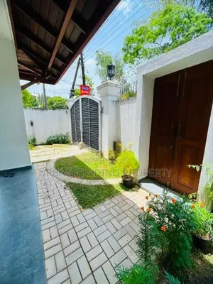 07 Bed Luxury 3-Storey House for Rent – Pannipitiya