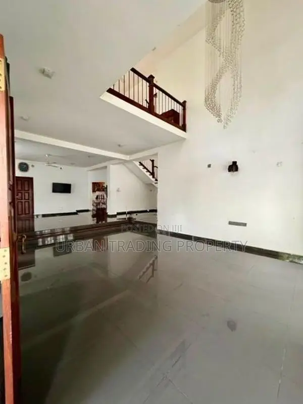 07 Bed Luxury 3-Storey House for Rent – Pannipitiya