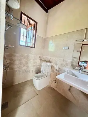 07 Bed Luxury 3-Storey House for Rent – Pannipitiya