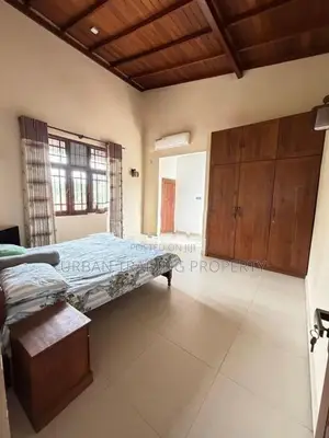 07 Bed Luxury 3-Storey House for Rent – Pannipitiya