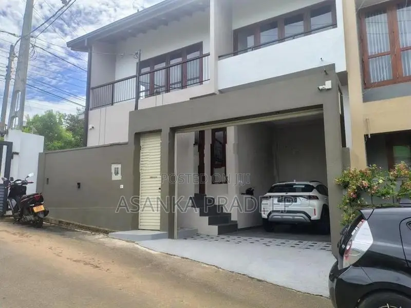 අලුතින්ම ඉදිකරන ලද වටිනා දෙමහල් නිවසක් පොල්ගස්ඕවිටින් විකිනීමට(xv7i2jm