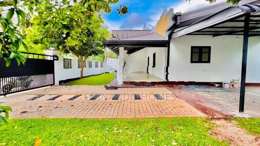 Beauty Single Storey Luxury Type House for Sale in Negombo Kandawala