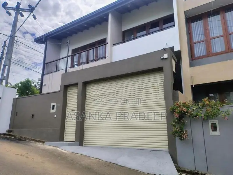 අලුතින්ම ඉදිකරන ලද වටිනා දෙමහල් නිවසක් පොල්ගස්ඕවිටින් විකිනීමට(xv7i2jm