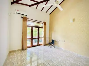 පර්චස් 15 නිවසක් අතුරුගිරියෙන් විකිනීමට