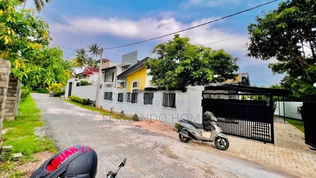 Beauty Single Storey Luxury Type House for Sale in Negombo Kandawala