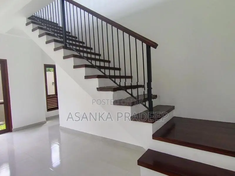 අලුතින්ම ඉදිකරන ලද වටිනා දෙමහල් නිවසක් පොල්ගස්ඕවිටින් විකිනීමට(xv7i2jm