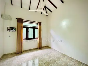 පර්චස් 15 නිවසක් අතුරුගිරියෙන් විකිනීමට