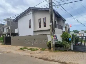 අලුතින්ම ඉදිකරන ලද වටිනා දෙමහල් නිවසක් පොල්ගස්ඕවිටින් විකිනීමට(xv7i2jm