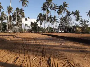 පැල්ලැන්දෙනිය හන්දියෙන් ඉඩමක්