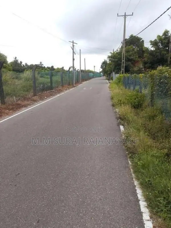 කටුනායක 18 කණුවෙන් වටිනා ඉඩමක් විකිණීමට ඇත
