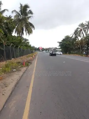 කටුනායක 18 කණුවෙන් වටිනා ඉඩමක් විකිණීමට ඇත