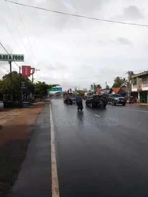 කටුනායක 18 කණුවෙන් වටිනා ඉඩමක් විකිණීමට ඇත